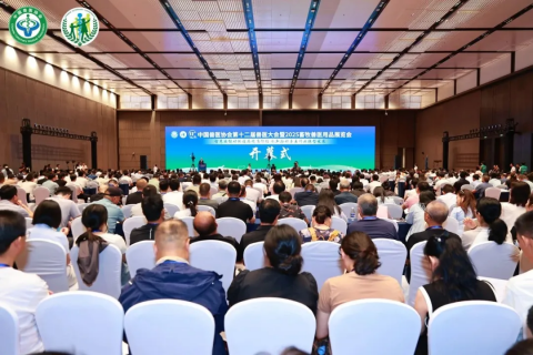 中农华威荣膺中国兽医协会2025年度畜牧兽医新产品殊荣