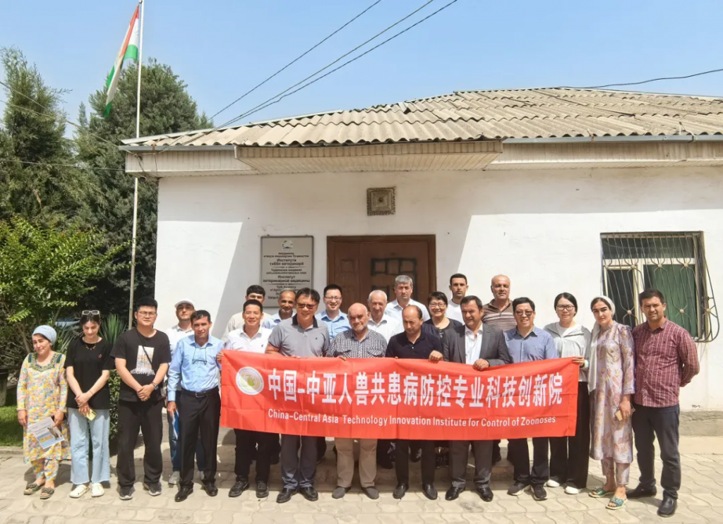 中农华威走访塔吉克斯坦兽医研究所